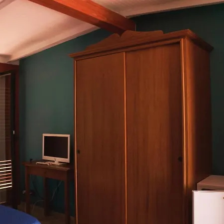 La Trinacria Bed & Breakfast *